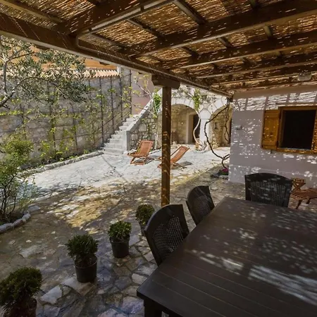 Ferienhaus Fuer 8 Personen Ca 80 Qm In Grizane, Kvarner Bucht Crikvenica Und Umgebung 度假居